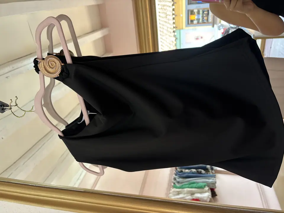 Blusa negra caracol
