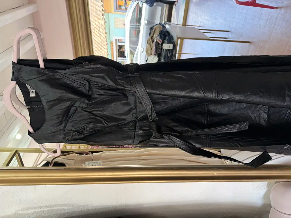 Vestido de vinipiel corto