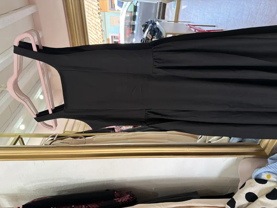 Vestido negro liso