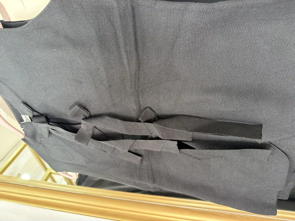 Conjunto negro con moños