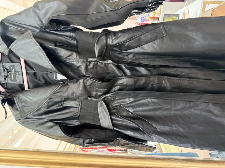Gabardina de vino piel