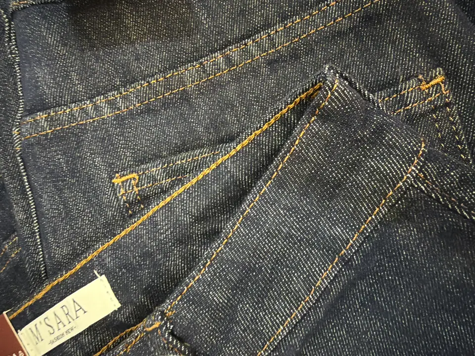 Pantalón oscuro