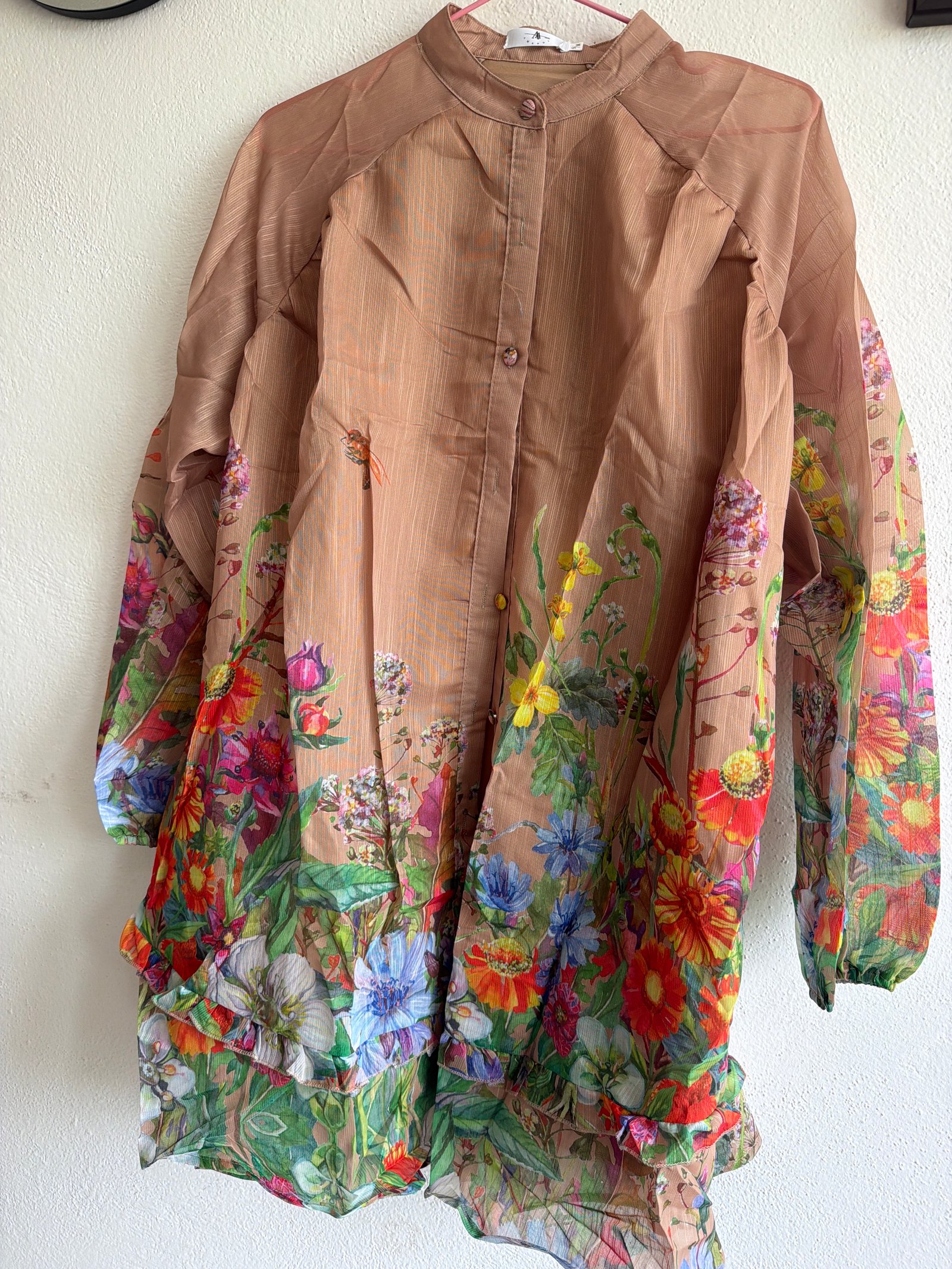 Vestido café con flores