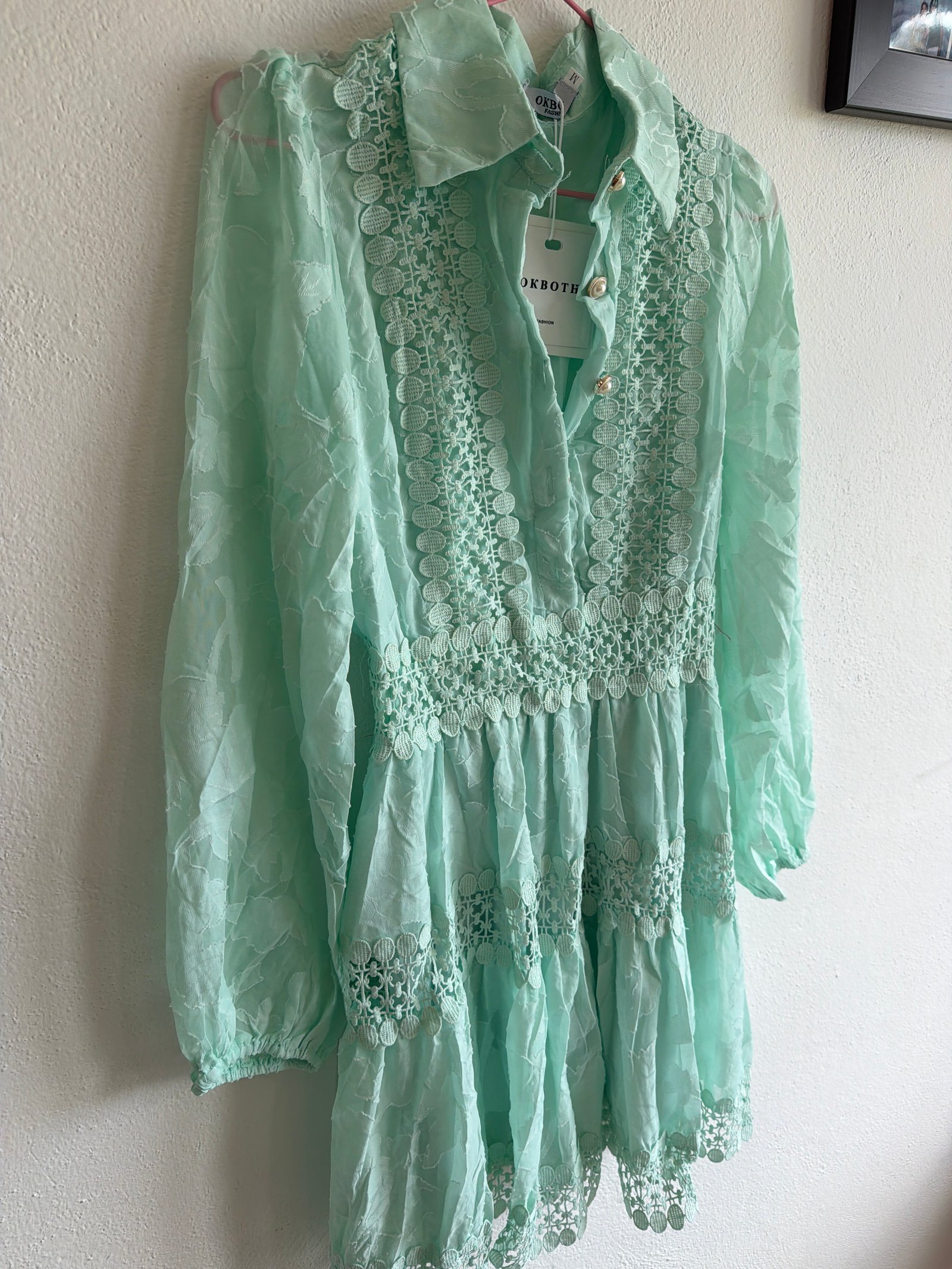 Vestido corto con encaje