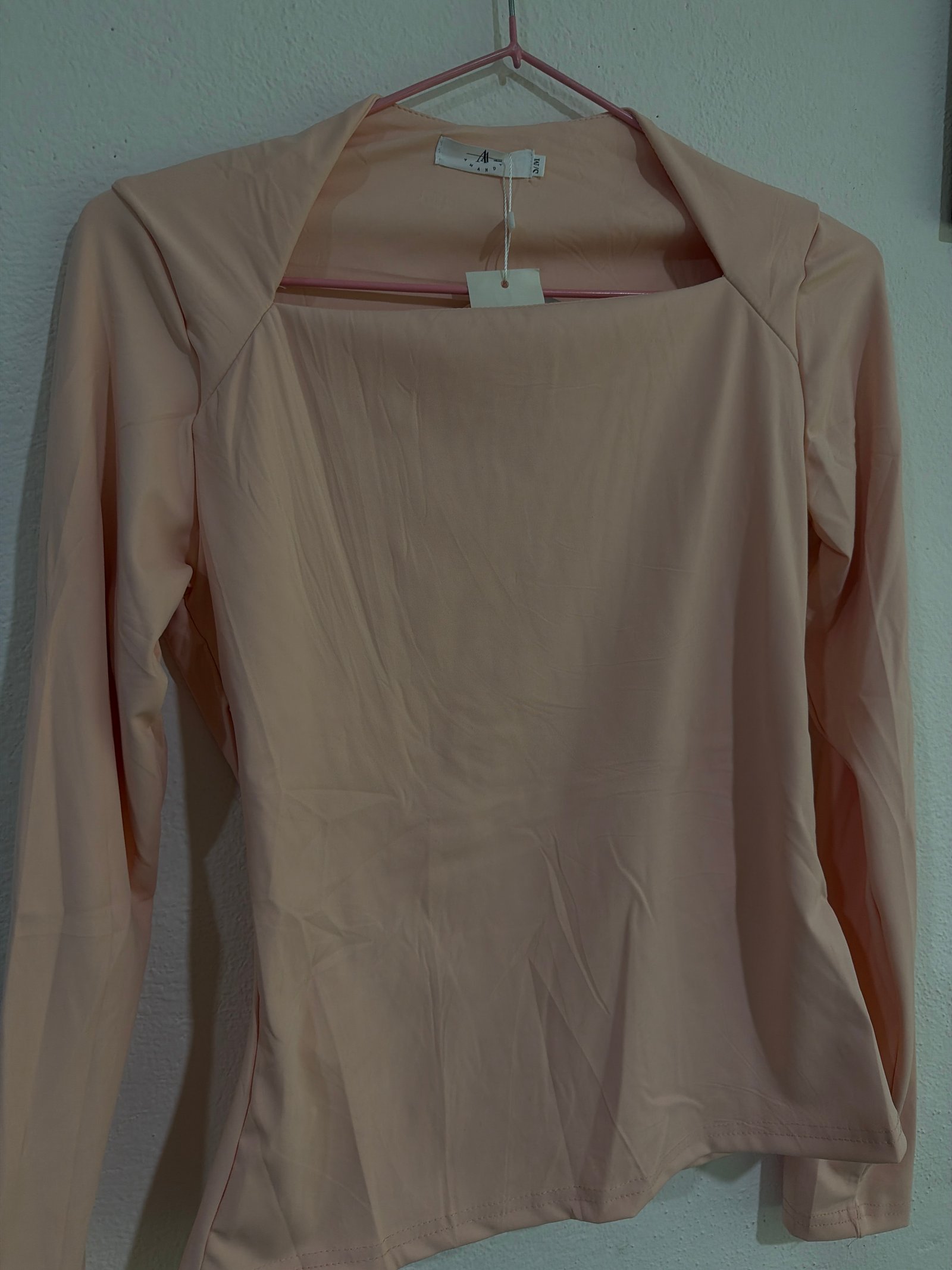 Blusa manga larga cuello triángulo
